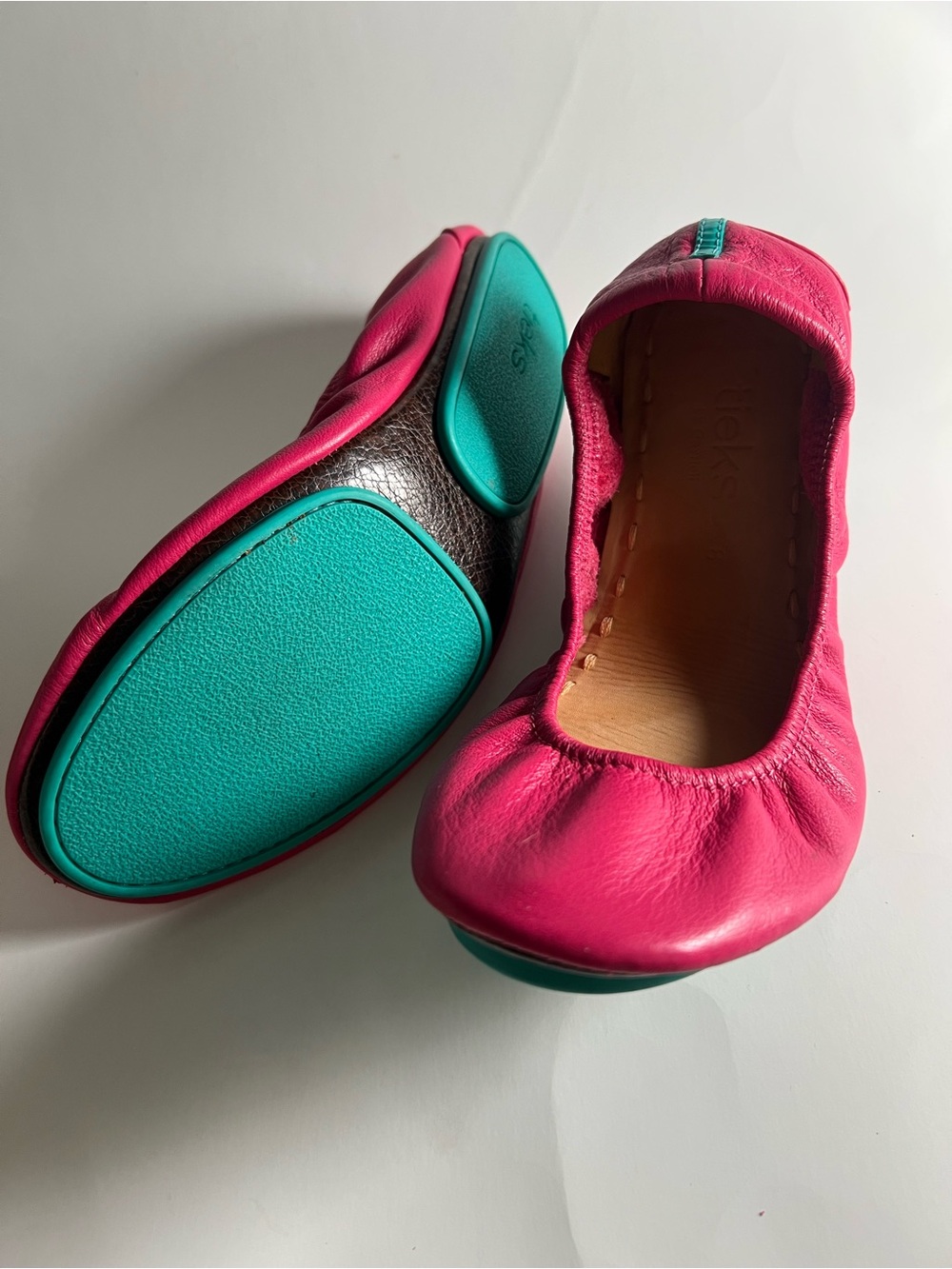 Tieks Fuchsia Leather Ballet Flats with Teal Soles Size 8